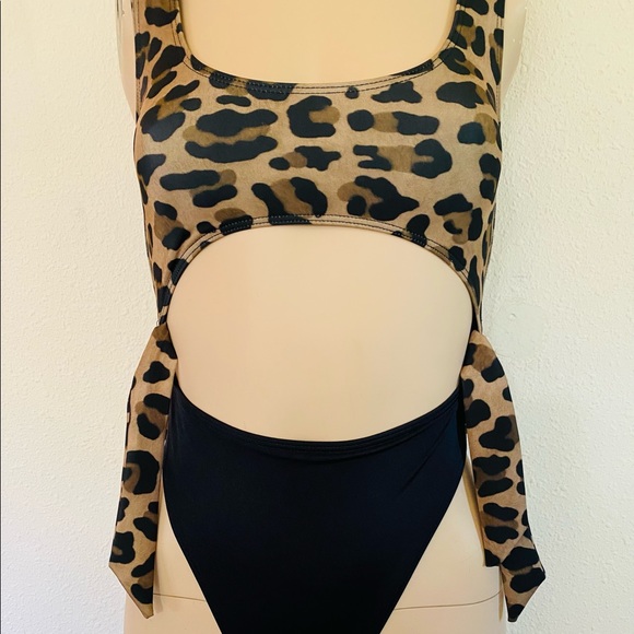Nasty Gal Leopard Cutout One Piece Swimsuit - Picture 3 of 6